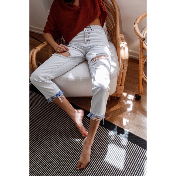 🔥HOST PICK🔥 CLEARANCE Grace Distressed Button-Up Mom Jeans - Picture 5 of 14